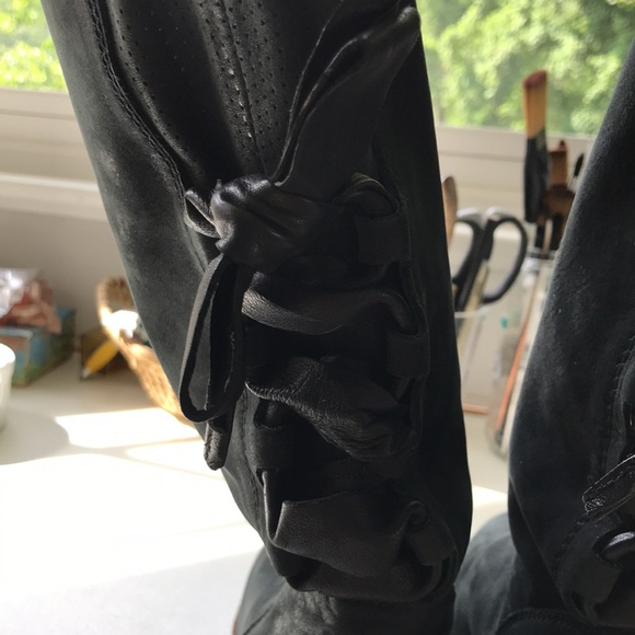 UGG Boots - Picture 4 of 16